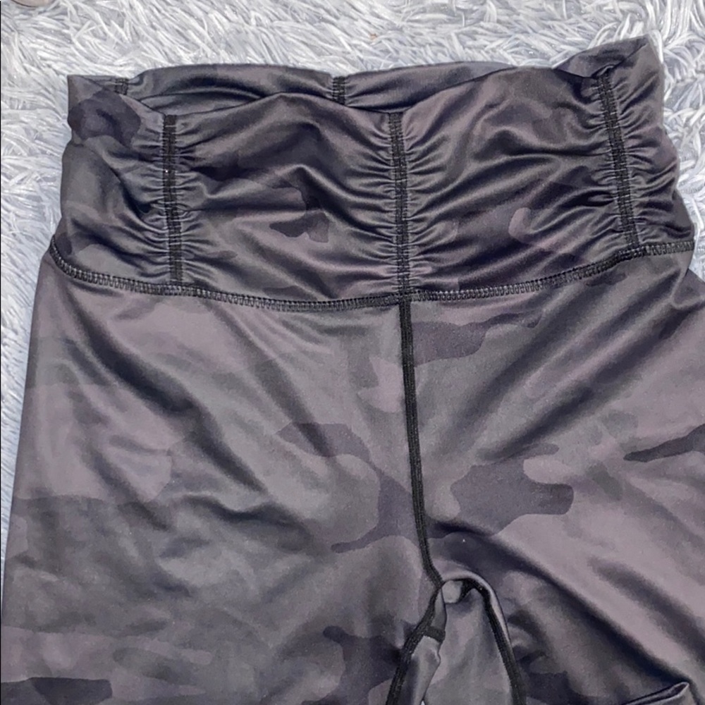 Carbon Camo leggings